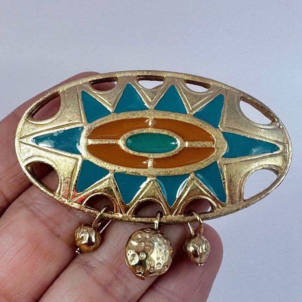 Gold tone oval brooch